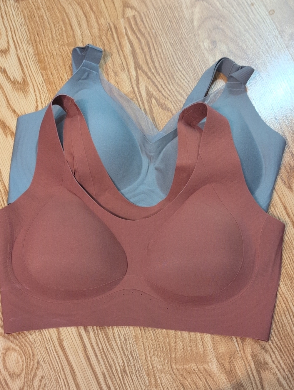 NWT Priced 2 For 1 Bundle Of 2 SheCurve Wireless Bras - Rust and Gray Sz Large